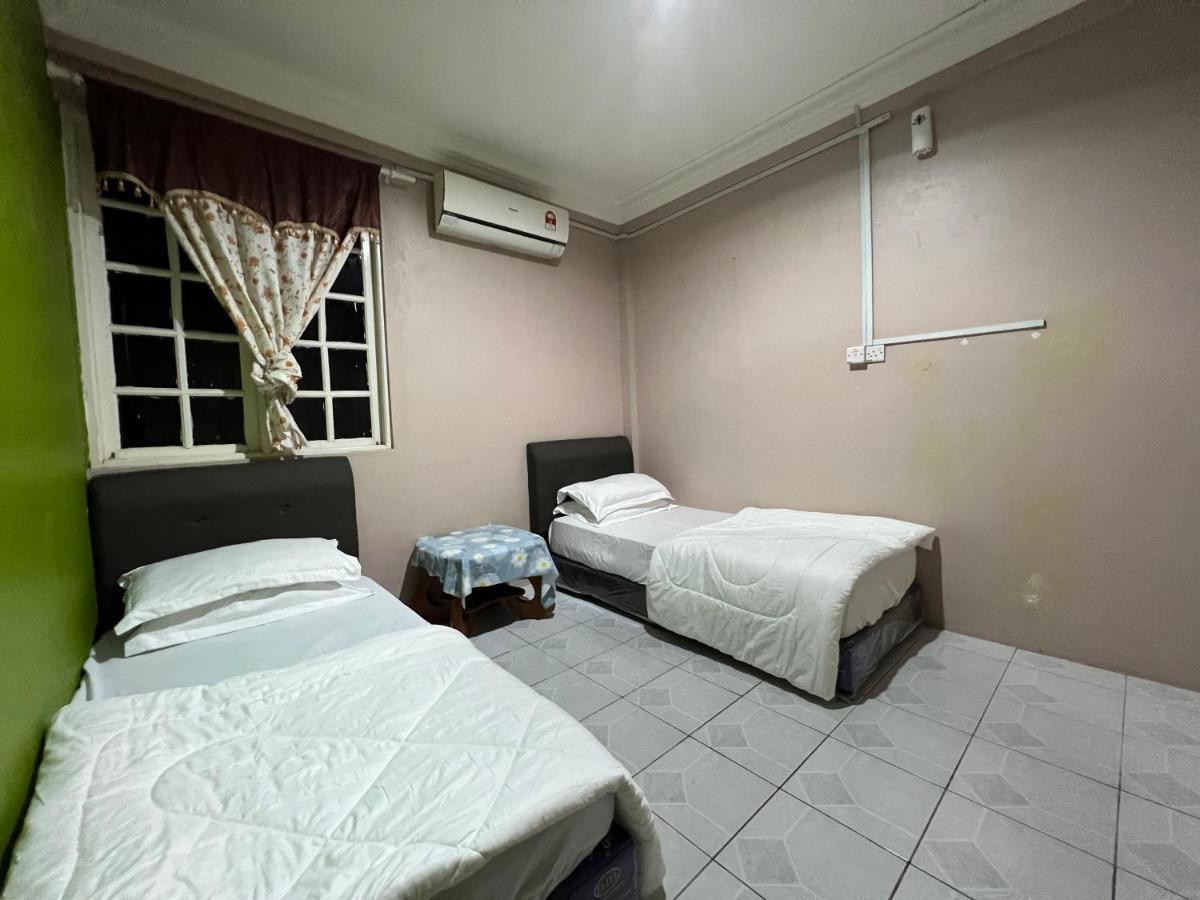 Hanif Homestay Kuching Exterior photo