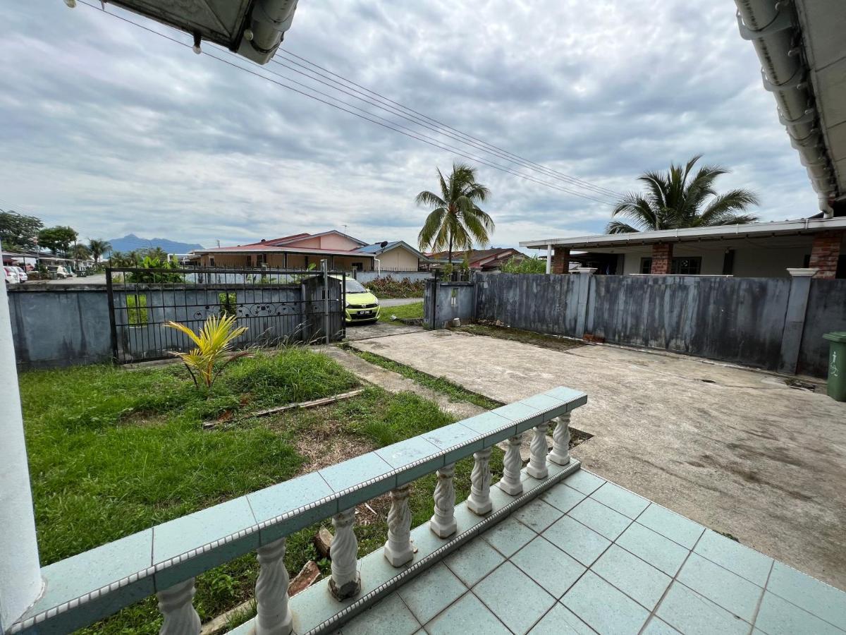 Hanif Homestay Kuching Exterior photo