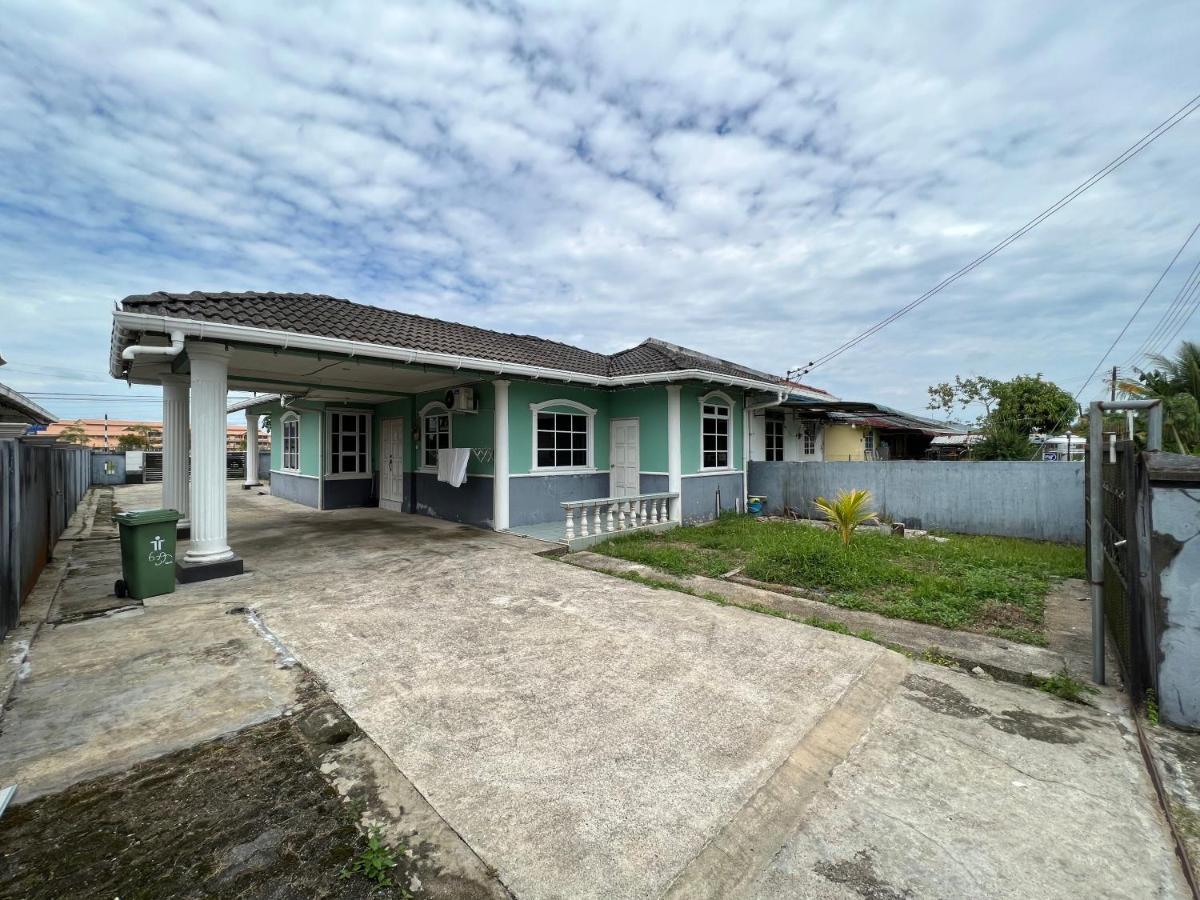 Hanif Homestay Kuching Exterior photo