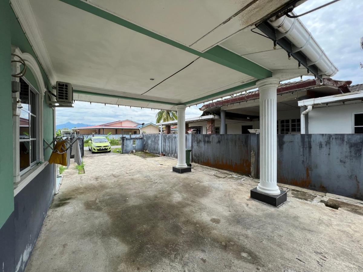 Hanif Homestay Kuching Exterior photo
